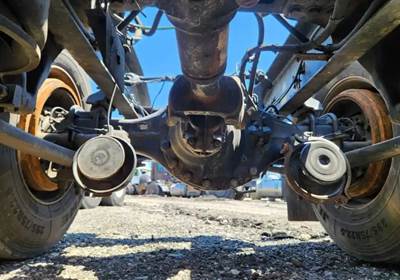Detroit RT40-NFD Rear Axle Assembly for a 2019 Freightliner Cascadia 126