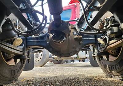 Detroit RT40-NFD Rear Axle Assembly for a 2022 Freightliner Cascadia 126
