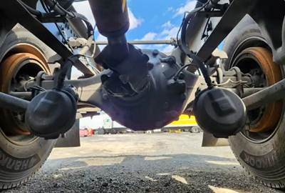 Detroit RT40-NFD-N Rear Axle Assembly for a 2021 Freightliner Cascadia 126