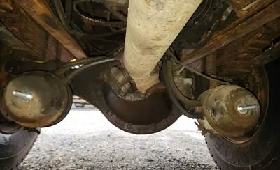 Eaton 16244 Rear Axle Assembly for a 2002 International 2574