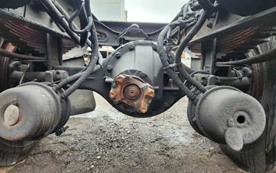 Eaton 21060S Rear Axle Assembly for a 2003 International 4400