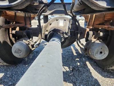 Eaton 21065S Rear Axle Assembly for a 1995 Volvo FE