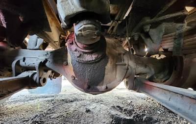 Eaton DS461P Rear Axle Assembly for a 1988 Kenworth T800