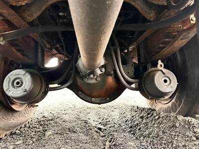 Eaton DS463P Rear Axle Assembly for a 2002 International 4900