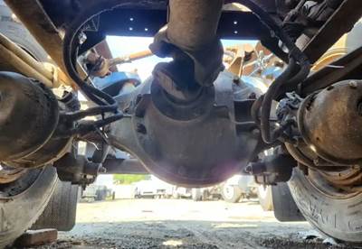 Eaton RS402 Rear Axle Assembly for a 1996 Peterbilt 378