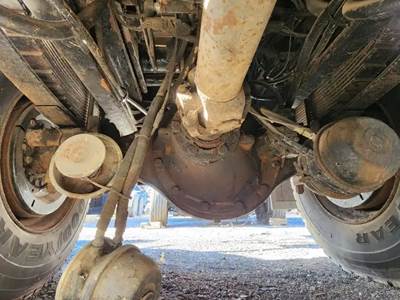 Eaton RS462 Rear Axle Assembly for a 2003 International 2574