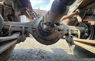 International RA472 Rear Axle Assembly for a 1987 International F-2574