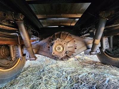 Isuzu G-73 Rear Axle Assembly for a 2015 Isuzu NPR