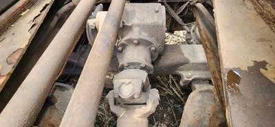 Mack CRD113 Rear Axle Assembly for a 2000 Mack RD688SX