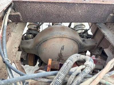 Meritor-Rockwell 186E Rear Axle Assembly for a 2003 Sterling L8500
