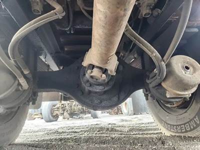 Meritor-Rockwell B-1-3200S1865 Rear Axle Assembly for a 2000 Ford F-750