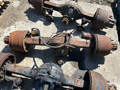 Meritor-Rockwell B-3-3200S1865 Rear Axle Assembly for a 1999 Ford F800