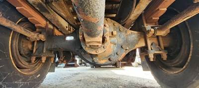 Meritor-Rockwell C343121P1966 Rear Axle Assembly for a 2004 Freightliner M2 106