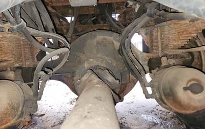 Meritor-Rockwell L7500 Rear Axle Assembly for a 2001 Sterling L7500