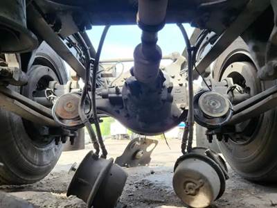 Meritor-Rockwell MT40-14X Rear Axle Assembly for a 2014 Freightliner Cascadia 125