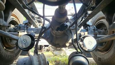 Meritor-Rockwell MT40-14X Rear Axle Assembly for a 2018 Freightliner Cascadia 125