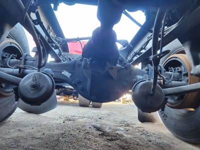 Meritor-Rockwell MT40-14X Rear Axle Assembly for a 2011 Freightliner Cascadia 125