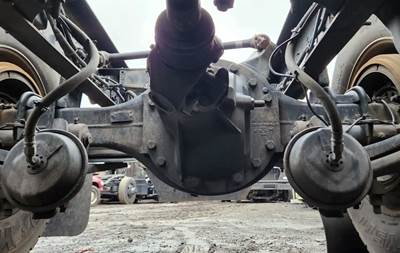 Meritor-Rockwell MT40-14X Rear Axle Assembly for a 2015 Freightliner Cascadia 125