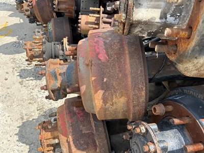 Meritor-Rockwell MT40-14X Rear Axle Assembly for a 2012 Freightliner Cascadia 125