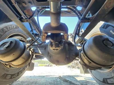 Meritor-Rockwell MT40-14X Rear Axle Assembly for a 2019 Freightliner Cascadia 126