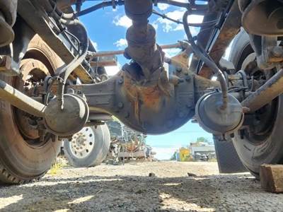 Meritor-Rockwell MT40-14X Rear Axle Assembly for a 2012 Freightliner Cascadia 125