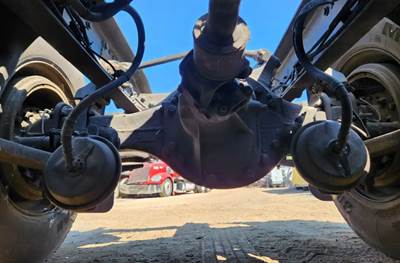 Meritor-Rockwell MT40-14X Rear Axle Assembly for a 2012 Freightliner Cascadia 125