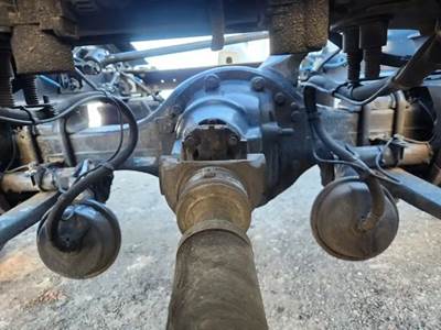 Meritor-Rockwell MT40-14X Rear Axle Assembly for a 2015 Freightliner Cascadia 125