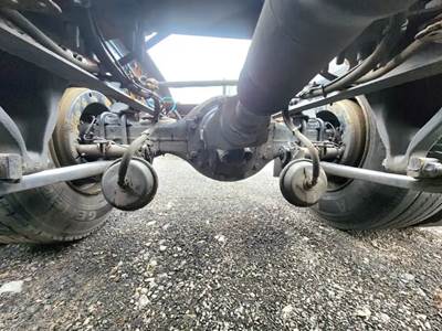 Meritor-Rockwell MT40-14X Rear Axle Assembly for a 2018 Freightliner Cascadia 125