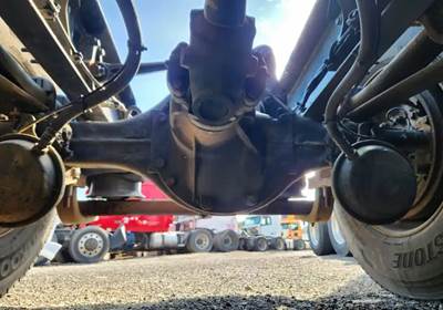 Meritor-Rockwell MT40-14X Rear Axle Assembly for a 2012 Volvo VNL