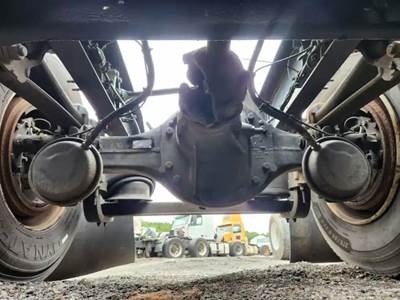 Meritor-Rockwell MT40-14X Rear Axle Assembly for a 2017 Volvo VNL