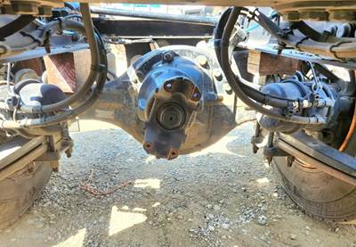 Meritor-Rockwell MT40-14X Rear Axle Assembly for a 2024 Freightliner Cascadia 126