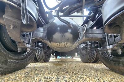 Meritor-Rockwell MT40-14X Rear Axle Assembly for a 2014 Freightliner Cascadia 125
