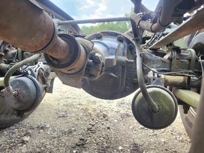 Meritor-Rockwell MT40-14X Rear Axle Assembly for a 2014 Freightliner Cascadia 125
