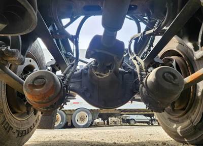 Meritor-Rockwell MT40-14X Rear Axle Assembly for a 2017 Freightliner Cascadia 125