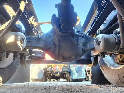 Meritor-Rockwell MT40-14X Rear Axle Assembly for a 2015 Volvo VNL