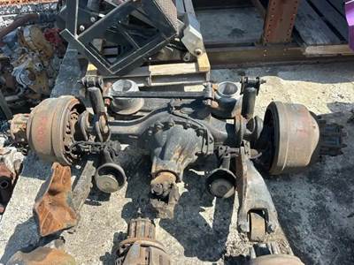 Meritor-Rockwell Rear Axle Assembly for a 2005 Sterling L7500