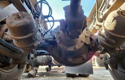 Meritor-Rockwell Rear Axle Assembly for a 2005 Freightliner Columbia 120