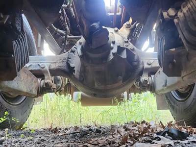 Meritor-Rockwell Rear Axle Assembly for a 2005 Freightliner M2 112 Medium Duty