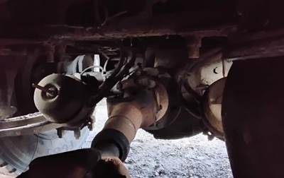 Meritor-Rockwell RD23-160 Rear Axle Assembly for a 2002 Freightliner FLD120SD