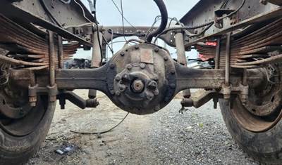 Meritor-Rockwell RS15-120 Rear Axle Assembly for a 1996 Ford F700