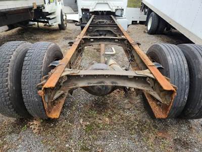 Meritor-Rockwell RS17-145 Rear Axle Assembly for a 1999 Freightliner FL60