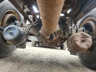 Meritor-Rockwell RS23160 Rear Axle Assembly for a 2015 Freightliner M2 112 Medium Duty