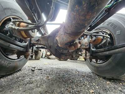 Meritor-Rockwell RS23160 Rear Axle Assembly for a 2015 Freightliner Cascadia 113