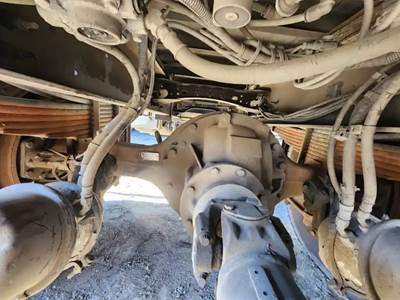 Meritor-Rockwell RS23160 Rear Axle Assembly for a 2014 Freightliner M2 106