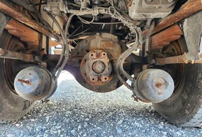 Meritor-Rockwell RS23160 Rear Axle Assembly for a 2005 Freightliner M2 106