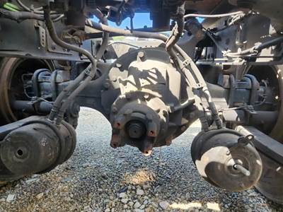 Meritor-Rockwell RS23160 Rear Axle Assembly for a 2019 Freightliner M2 106
