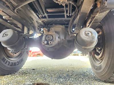 Meritor-Rockwell RS23160 Rear Axle Assembly for a 2004 Freightliner FL80