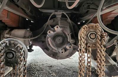 Meritor-Rockwell RS26185 Rear Axle Assembly for a 2008 Seagrave Pumpers