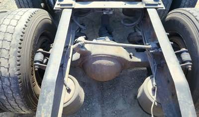 Meritor-Rockwell RT40-145 Rear Axle Assembly for a 2005 Freightliner Columbia 120