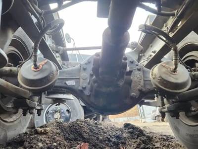 Meritor-Rockwell RT40-145 Rear Axle Assembly for a 2006 Freightliner Columbia 112